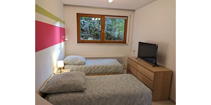 Monteurwohnung - Zimmertyp: Doppelzimmer - PLZ 71549 (Deutschland) - 2x Einzelbetten
Smart-TV
Extra Waschbecken im Zimmer - *** Monteurwohnung 4 Zimmer, 7 Schlafplätze ***