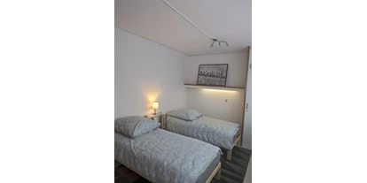 Monteurwohnung - Weinsberg - 2x Einzelbetten
Smart-TV
Extra Waschbecken im Zimmer - *** Monteurwohnung 4 Zimmer, 7 Schlafplätze ***