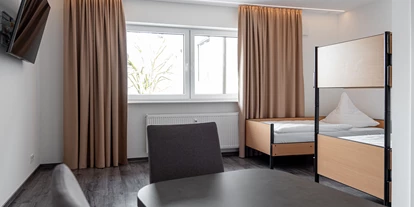 Monteurwohnung - Zimmertyp: Mehrbettzimmer - Beispiel Wohnen/Schlafen LUX  - myHome Altusried