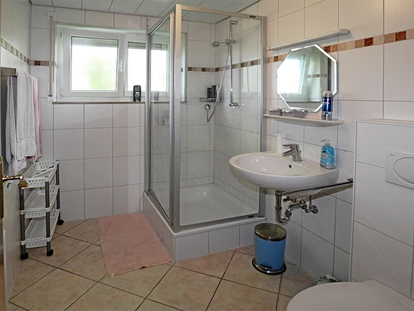 Monteurwohnung - Badezimmer: eigenes Bad - Wies (Landkreis Lörrach) - Badezimmer Wohnung #4 - Monteurzimmer Haus Abendrot