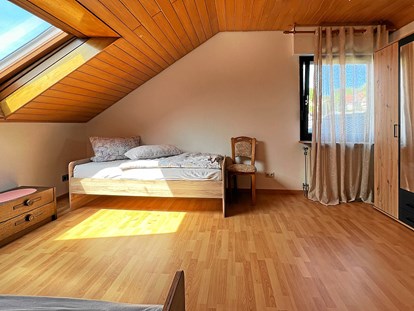 Monteurwohnung - Bettwäsche: Bettwäsche inklusive - PLZ 4010 (Schweiz) - Schlafzimmer Wohnung 11-3 - Monteurzimmer Haus Abendrot