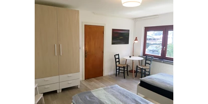 Monteurwohnung - Küche: Küchenmitbenutzung - PLZ 23845 (Deutschland) - Eines unserer zwei Doppelzimmer mit großem Schrank im Nordhaus A7 bei Hamburg - Nordhaus A7 bei Hamburg