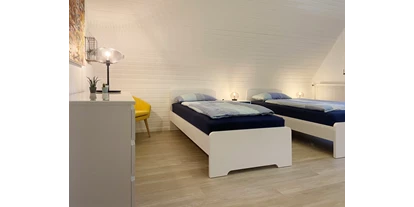 Monteurwohnung - Bettwäsche: Bettwäsche inklusive - Klein Offenseth-Sparrieshoop - Modern eingerichtete Schlafzimmer in Norddeutschland bei Hamburg - Nordhaus A7 bei Hamburg