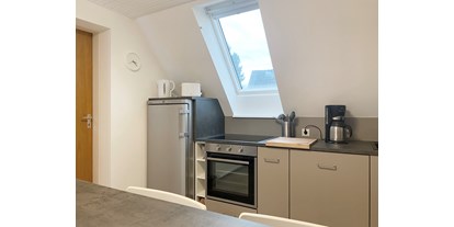 Monteurwohnung - Küche: Küchenmitbenutzung - Brande-Hörnerkirchen - Einbauküche im Wohnbereich - Nordhaus A7 bei Hamburg
