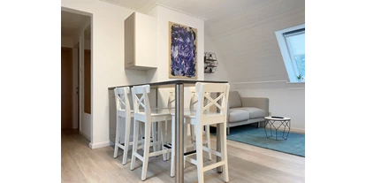 Monteurwohnung - Küche: Küchenmitbenutzung - Klein Offenseth-Sparrieshoop - Wohnbereich zum Essen und Relaxen - Nordhaus A7 bei Hamburg