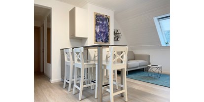 Monteurwohnung - Küche: Gemeinschaftsküche - Heidmoor - Wohnbereich zum Essen und Relaxen - Nordhaus A7 bei Hamburg