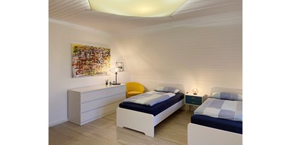 Monteurwohnung - Kühlschrank - PLZ 22309 (Deutschland) - Modernes Schlafzimmer für mehrere Personen - Nordhaus A7 bei Hamburg