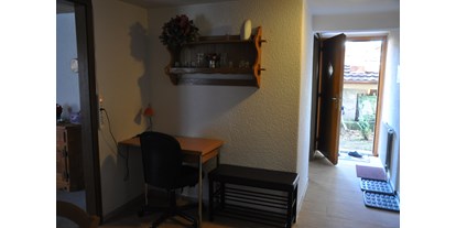Monteurwohnung - Zimmertyp: Doppelzimmer - Engi - Arbeitsplatz Kaminzauber - Ferienwohnung Alter Raaben