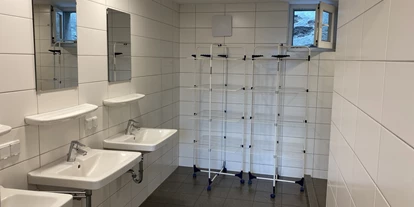 Monteurwohnung - Badezimmer: eigenes Bad - Weißenberg (Ansfelden) - Gemeinschaftsdusche  - PW-Vermietung 