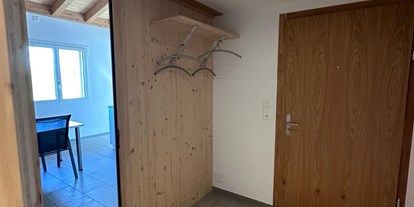 Monteurwohnung - Bettwäsche: Bettwäsche gegen Gebühr - Schweiz - Eingangsbereich - Möblierte Zimmer in Meierskappel