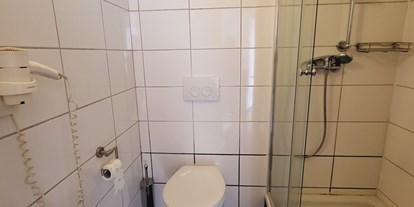 Monteurwohnung - Badezimmer: eigenes Bad - Mühltal (Darmstadt-Dieburg) - Bad - J&P Brunetti Zimmervermietung Darmstadt