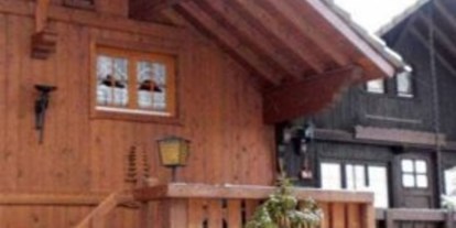 Monteurwohnung - Art der Unterkunft: Ferienwohnung - Hohberg Diersburg - Ettenheim-Münchweier - Aufgang außen mit Sitzgelegenheiten - FeWo Traenkle Ettenheim