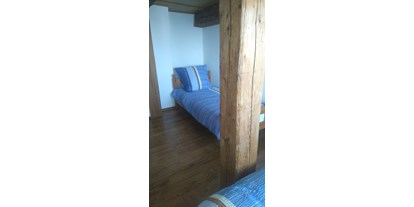 Monteurwohnung - Küche: eigene Küche - Tegerfelden - Schlafzimmer 1, Bett 100 cm x 200 cm - Rolf Diesslin