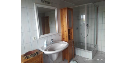 Monteurwohnung - Badezimmer: eigenes Bad - Elfingen - Badezimmer Dusche  - Rolf Diesslin