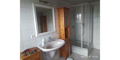 Monteurwohnung - Kühlschrank - PLZ 79686 (Deutschland) - Badezimmer Dusche  - Rolf Diesslin