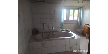 Monteurwohnung - Badezimmer: eigenes Bad - Elfingen - Badezimmer Badewanne - Rolf Diesslin