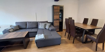 Monteurwohnung - Einzelbetten - Prieros - Wohnzimmer - Geräumiges Apartment in Storkow mit kompletter Ausstattung
