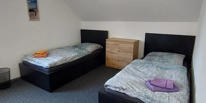 Monteurwohnung - Kühlschrank - Pretschen - Schlafzimmer - Geräumiges Apartment in Storkow mit kompletter Ausstattung