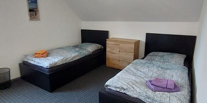 Monteurwohnung - Einzelbetten - Diensdorf-Radlow - Schlafzimmer - Geräumiges Apartment in Storkow mit kompletter Ausstattung