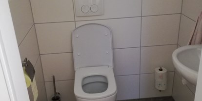 Monteurwohnung - Badezimmer: Gemeinschaftsbad - Künzelsau - Haus in Reinsberg