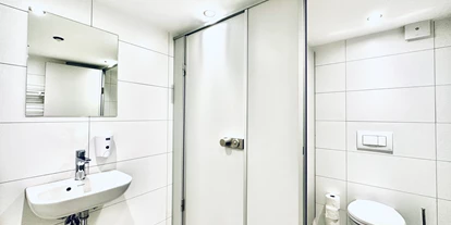 Monteurwohnung - Badezimmer: Gemeinschaftsbad - Radelfingen b. Aarberg - Einzelzimmer