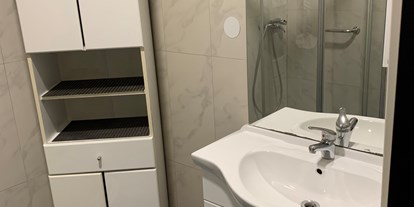 Monteurwohnung - Badezimmer: Gemeinschaftsbad - Niederösterreich - Arbeiterquartier 