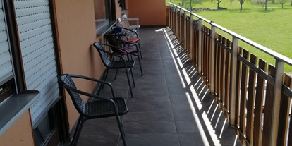 Monteurwohnung - Küche: Küchenmitbenutzung - PLZ 97980 (Deutschland) - großer Balkon mit schöner Aussicht - Gästehaus Lori