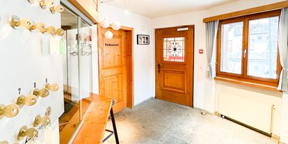 Monteurwohnung - Balkon - Curaglia - Hotel Postigliun