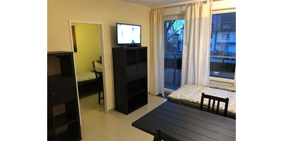 Monteurwohnung - Einzelbetten - PLZ 41460 (Deutschland) - Im Schlafzimmer findet ein einzelnes Bett platz ebenfalls mit TV. - Voll möblierte Monteurwohnung - Nähe Düsseldorf, Neuss