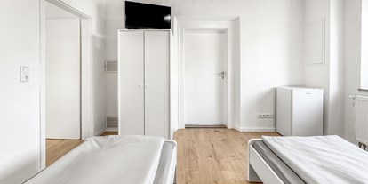 Monteurwohnung - TV - Maßbach - Schlafzimmer 1  - Monteurzimmer2Rent