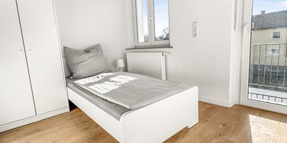 Monteurwohnung - Kühlschrank - PLZ 97440 (Deutschland) - Schlafzimmer 2 - Monteurzimmer2Rent
