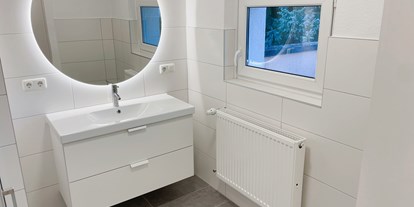 Monteurwohnung - Kühlschrank - Franken - Badezimmer mit Dusche  - Monteurzimmer2Rent