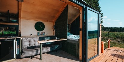 Monteurwohnung - Bettwäsche: Bettwäsche inklusive - Wrohm - Blick von der Terrasse - Exklusives Tiny House im Grünen bei Heide