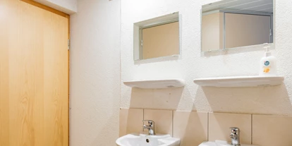 Monteurwohnung - Badezimmer: Gemeinschaftsbad - Guttet-Feschel - Haus Allalin Grächen