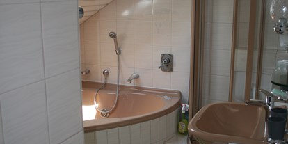 Monteurwohnung - Badezimmer: Gemeinschaftsbad - Großostheim - Eibeck Monteurzimmer