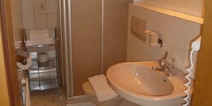 Monteurwohnung - Einzelbetten - Unterlangkampfen - Du/WC - Alpenhof Wildschönau Apartment Zimmer 