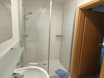 Monteurwohnung - Badezimmer: eigenes Bad - PLZ 21409 (Deutschland) - Bad (2) im Koyahaus - Missionarisches Zentrum Hanstedt | Das Koyahaus