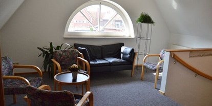 Monteurwohnung - Zimmertyp: Doppelzimmer - Niedersachsen - Gemütliche Sitzecke im Koyahaus - Missionarisches Zentrum Hanstedt | Das Koyahaus