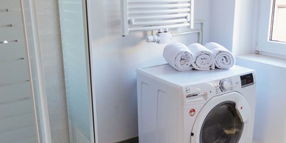 Monteurwohnung - Waschmaschine - Gutenswegen - HomeRent Unterkunft mit eigenem Bad, inkl. Dusche, WC, Waschbecken und Waschmaschine - HomeRent in Magdeburg