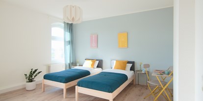 Monteurwohnung - Einzelbetten - Wanzleben - Modern eingerichtetes Schlafzimmer im Zentrum von Magdeburg - HomeRent in Magdeburg