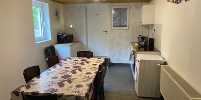 Monteurwohnung - Badezimmer: eigenes Bad - Nister-Möhrendorf - Gemeinschaftsraum mit Küche - Gästezimmer  auf dem Pony und Reiterhof Mai 