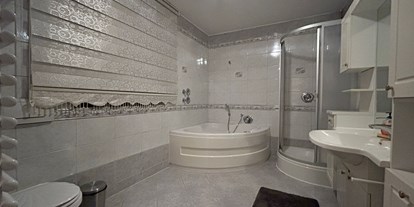 Monteurwohnung - Badezimmer: Gemeinschaftsbad - Hannoversch Münden - B-S Apartments 