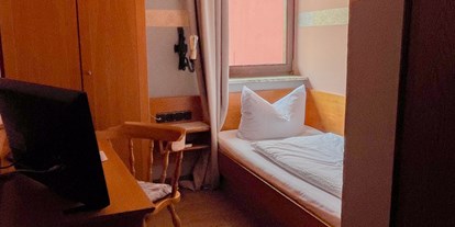 Monteurwohnung - Bettwäsche: Bettwäsche inklusive - Randersacker - Zimmer 2 - Gasthof zum goldenen Schiff