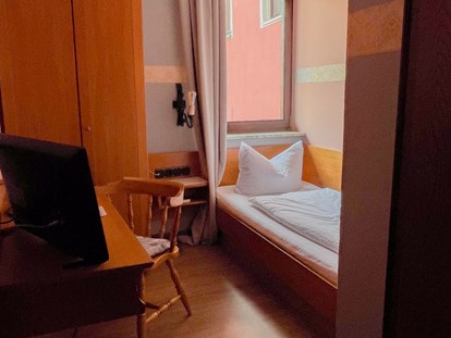 Monteurwohnung - Zimmertyp: Doppelzimmer - Marktbreit - Zimmer 2 - Gasthof zum goldenen Schiff
