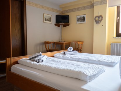 Monteurwohnung - Bettwäsche: Bettwäsche inklusive - Sommerach - Doppelzimmer 3 - Gasthof zum goldenen Schiff