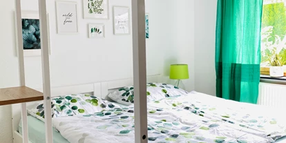 Monteurwohnung - Bettwäsche: Bettwäsche inklusive - PLZ 53879 (Deutschland) - Schlafzimmer 4 mit Doppelbett. Sie können auch getrennt werden in 2 Einzelbetten. - Eifel-House Fewo