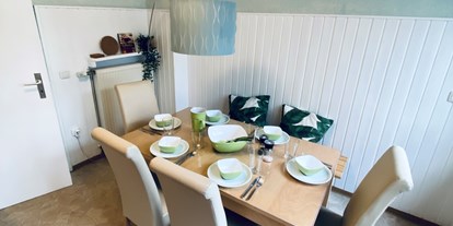 Monteurwohnung - WLAN - Wesseling - Küche, Tisch ausziehbar und weitere Sitzmöglichkeiten - Eifel-House Fewo