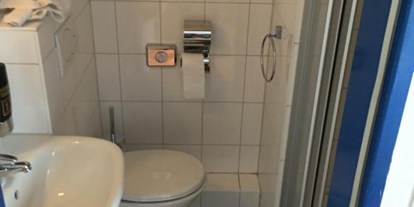 Monteurwohnung - Badezimmer: eigenes Bad - Ottensoos - Nürnberg - Günstige Monteurzimmer /Monteurwohnung Gästezimmer