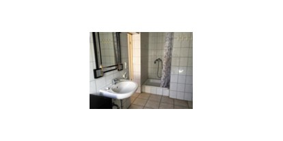 Monteurwohnung - Badezimmer: Gemeinschaftsbad - Bindow - Berlin Neukölln - Günstige Monteurzimmer /Monteurwohnung Gästezimmer