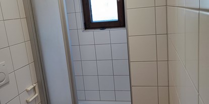 Monteurwohnung - Badezimmer: Gemeinschaftsbad - Großwallstadt - Viktor Ganz